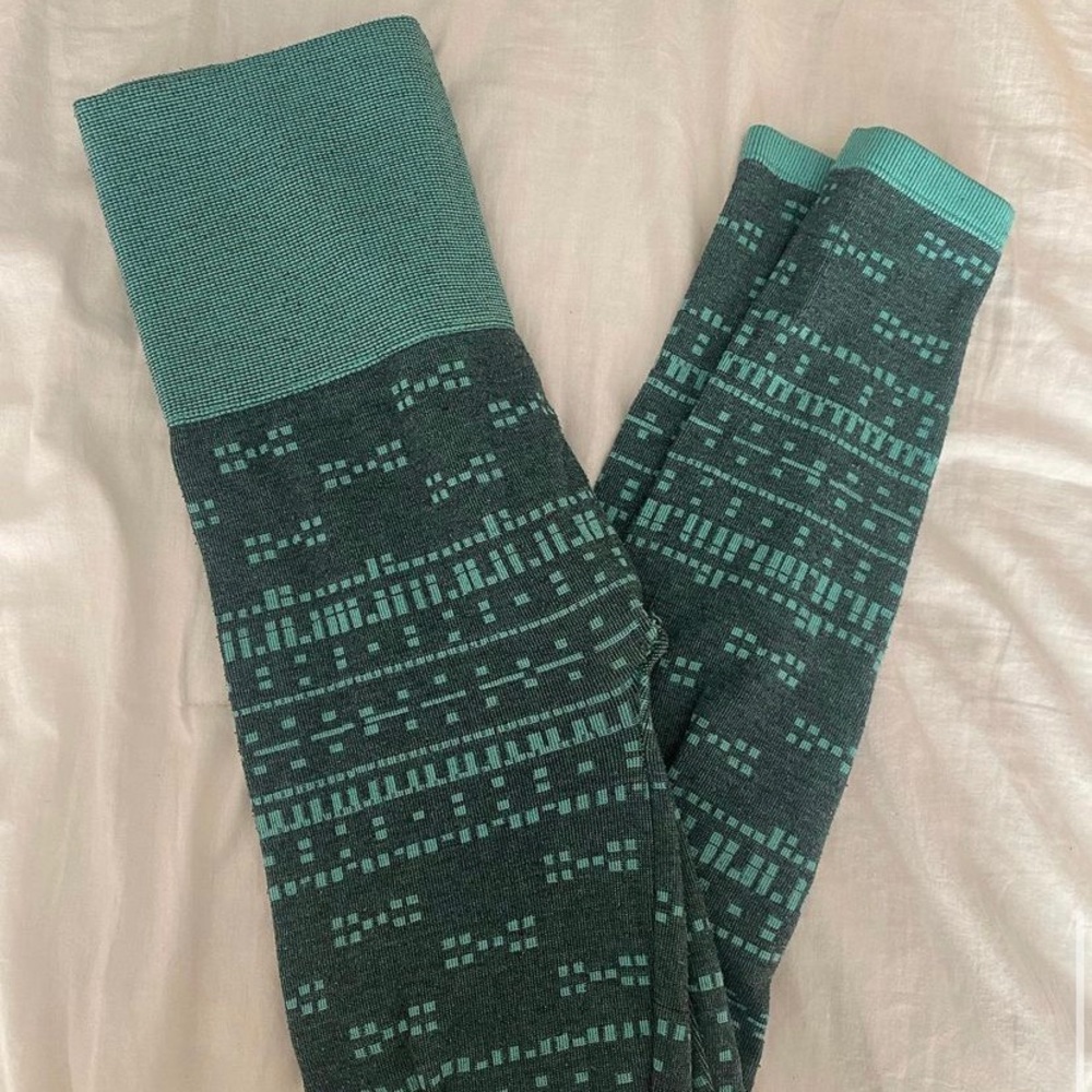 aeropostale patterned fleece lined leggings. size m. mint/grey